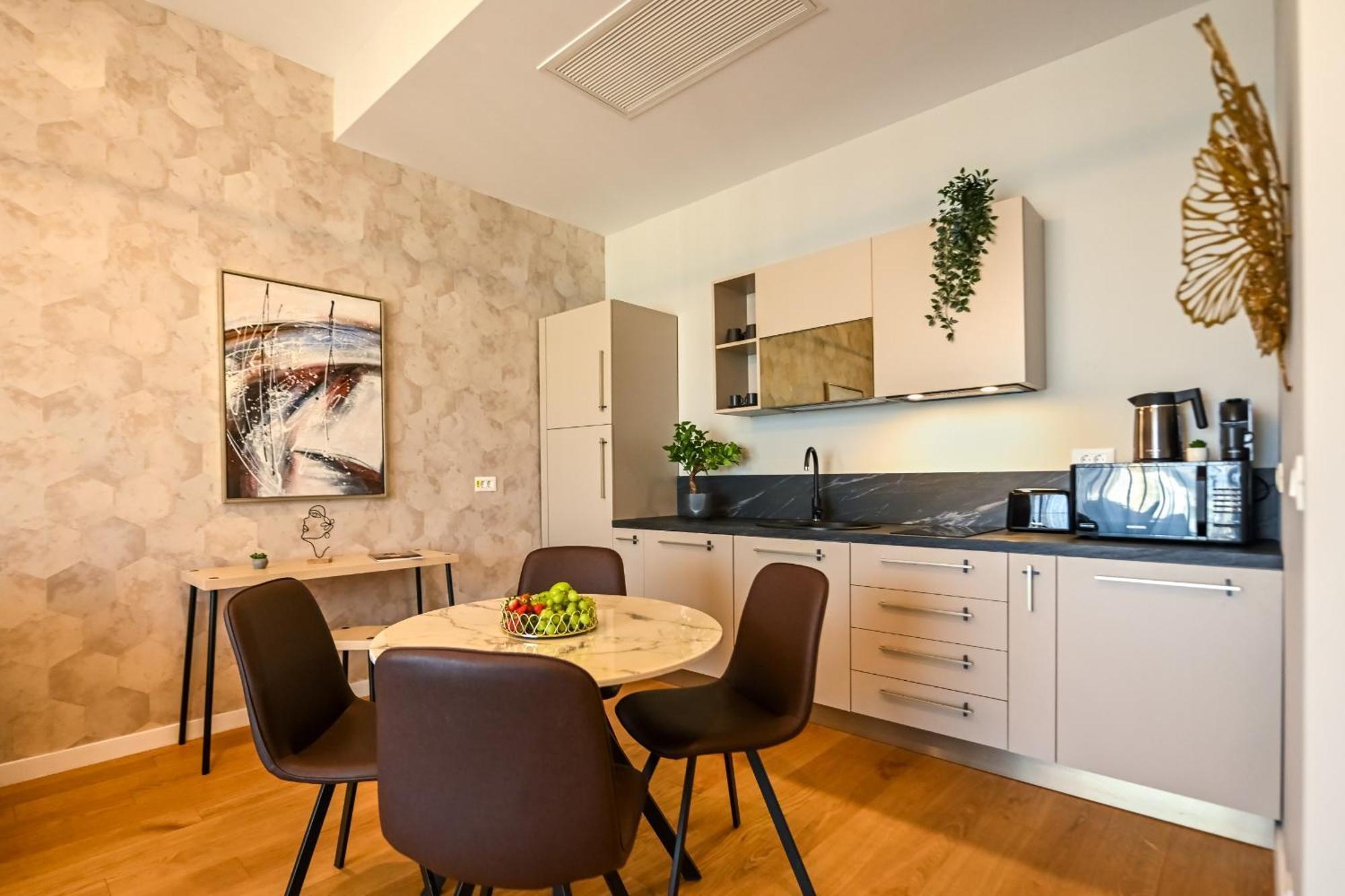 One Verdi Park Exclusive Apartments - Panoramic View & Private Parking Бухарест Екстер'єр фото