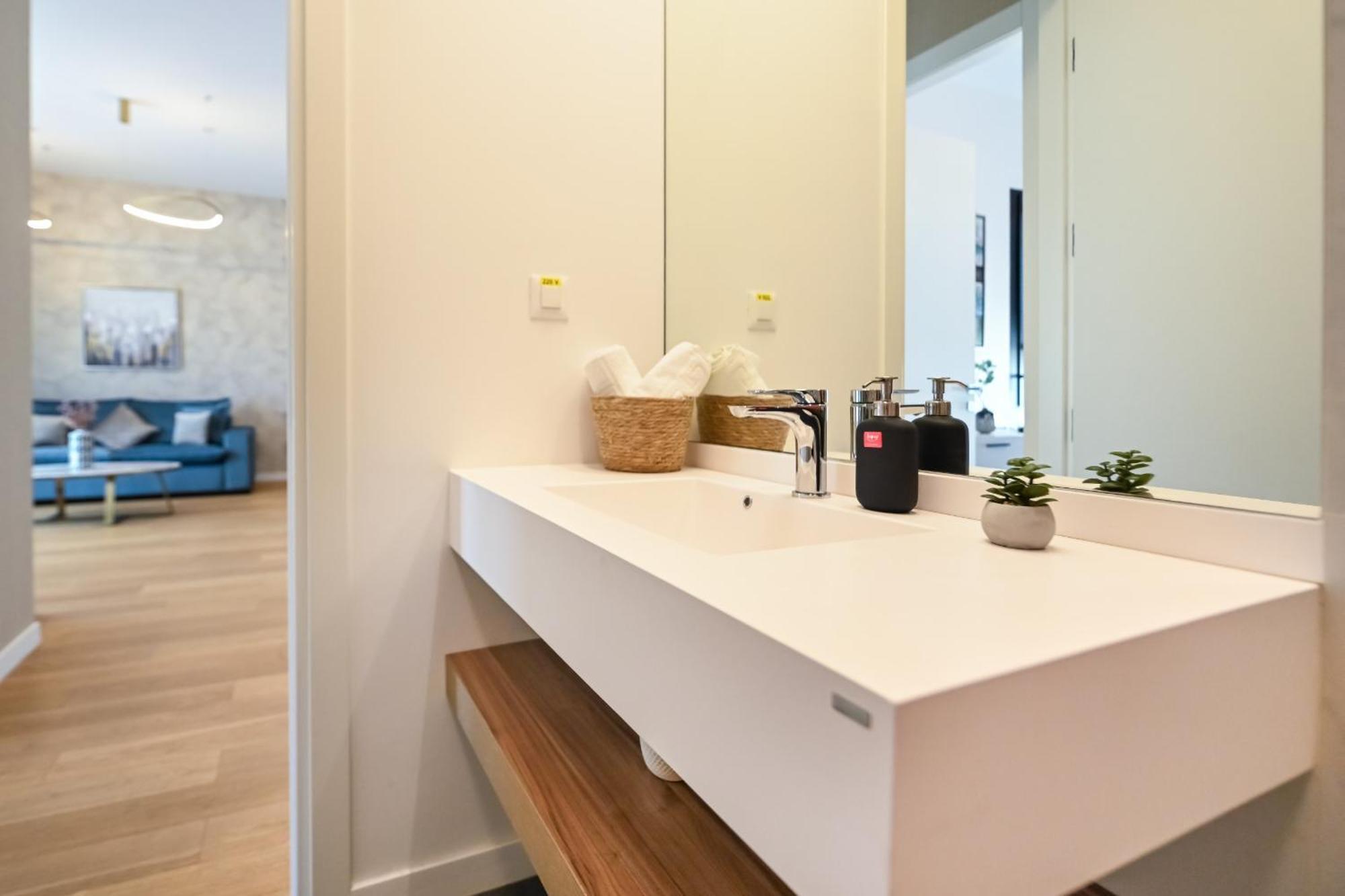One Verdi Park Exclusive Apartments - Panoramic View & Private Parking Бухарест Номер фото