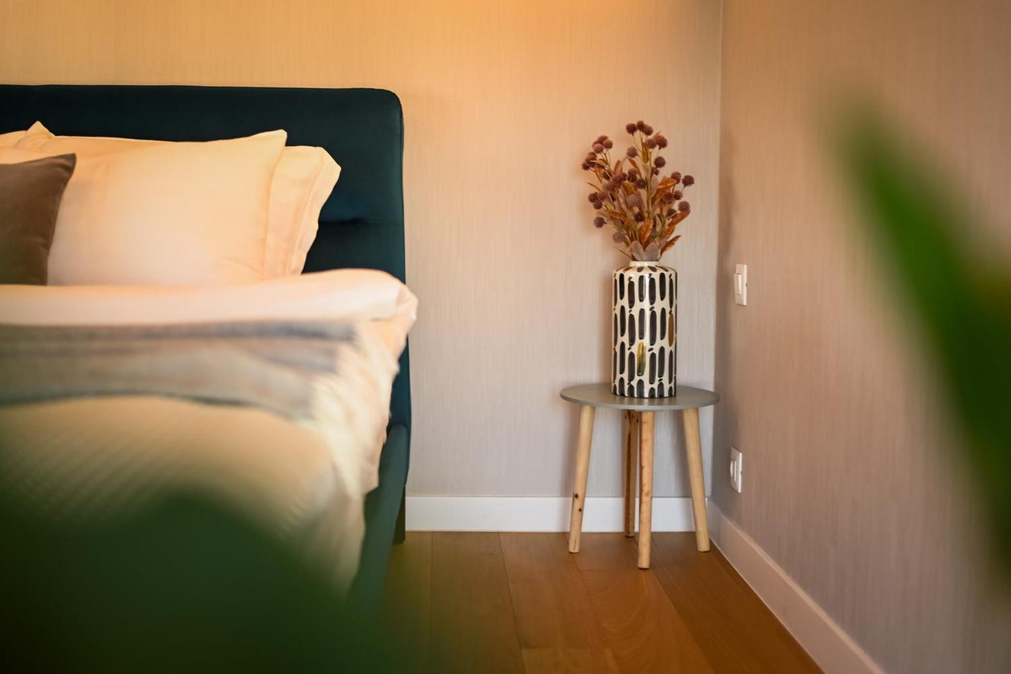 One Verdi Park Exclusive Apartments - Panoramic View & Private Parking Бухарест Номер фото