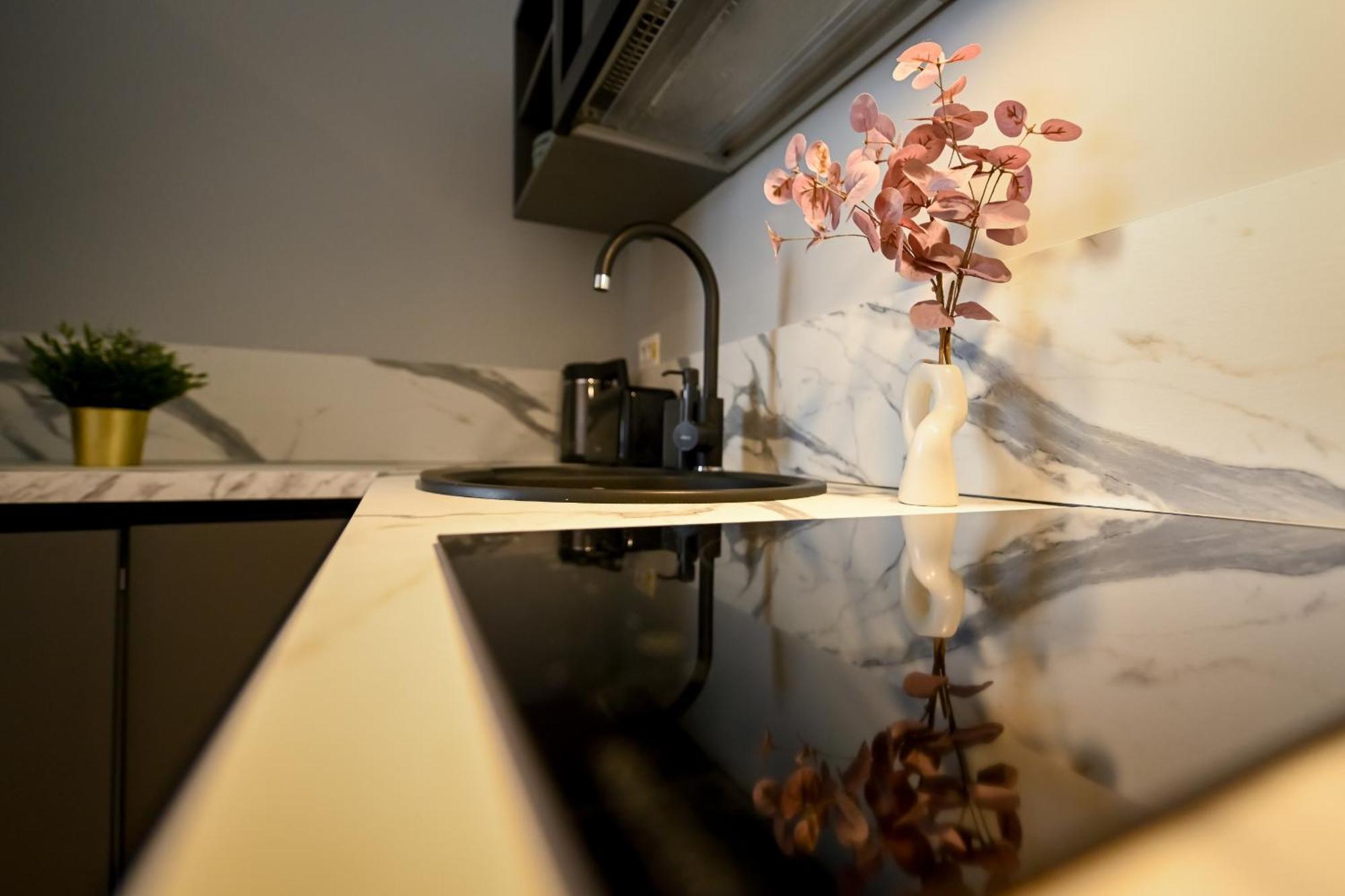 One Verdi Park Exclusive Apartments - Panoramic View & Private Parking Бухарест Номер фото