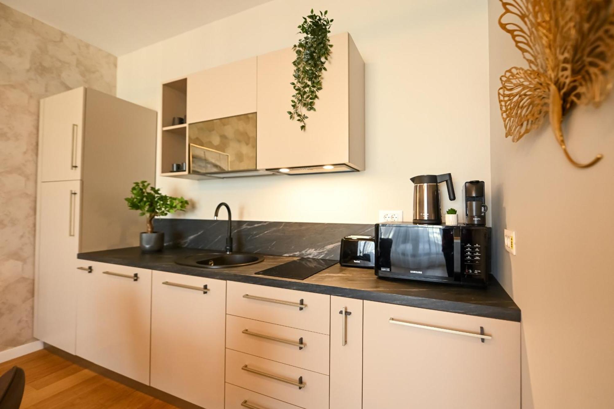 One Verdi Park Exclusive Apartments - Panoramic View & Private Parking Бухарест Номер фото