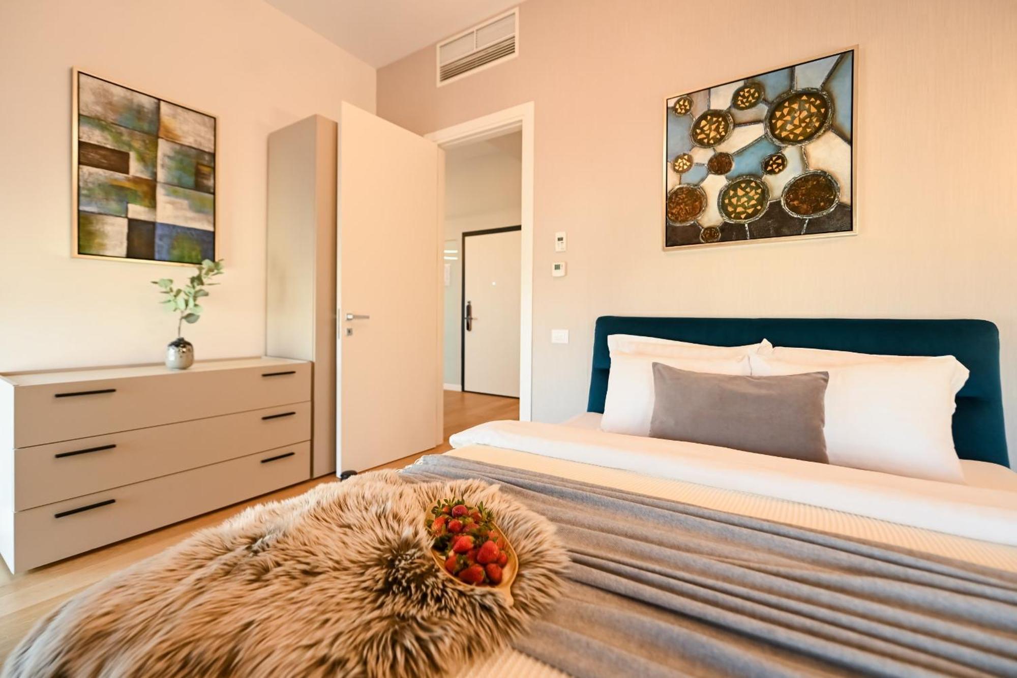 One Verdi Park Exclusive Apartments - Panoramic View & Private Parking Бухарест Номер фото