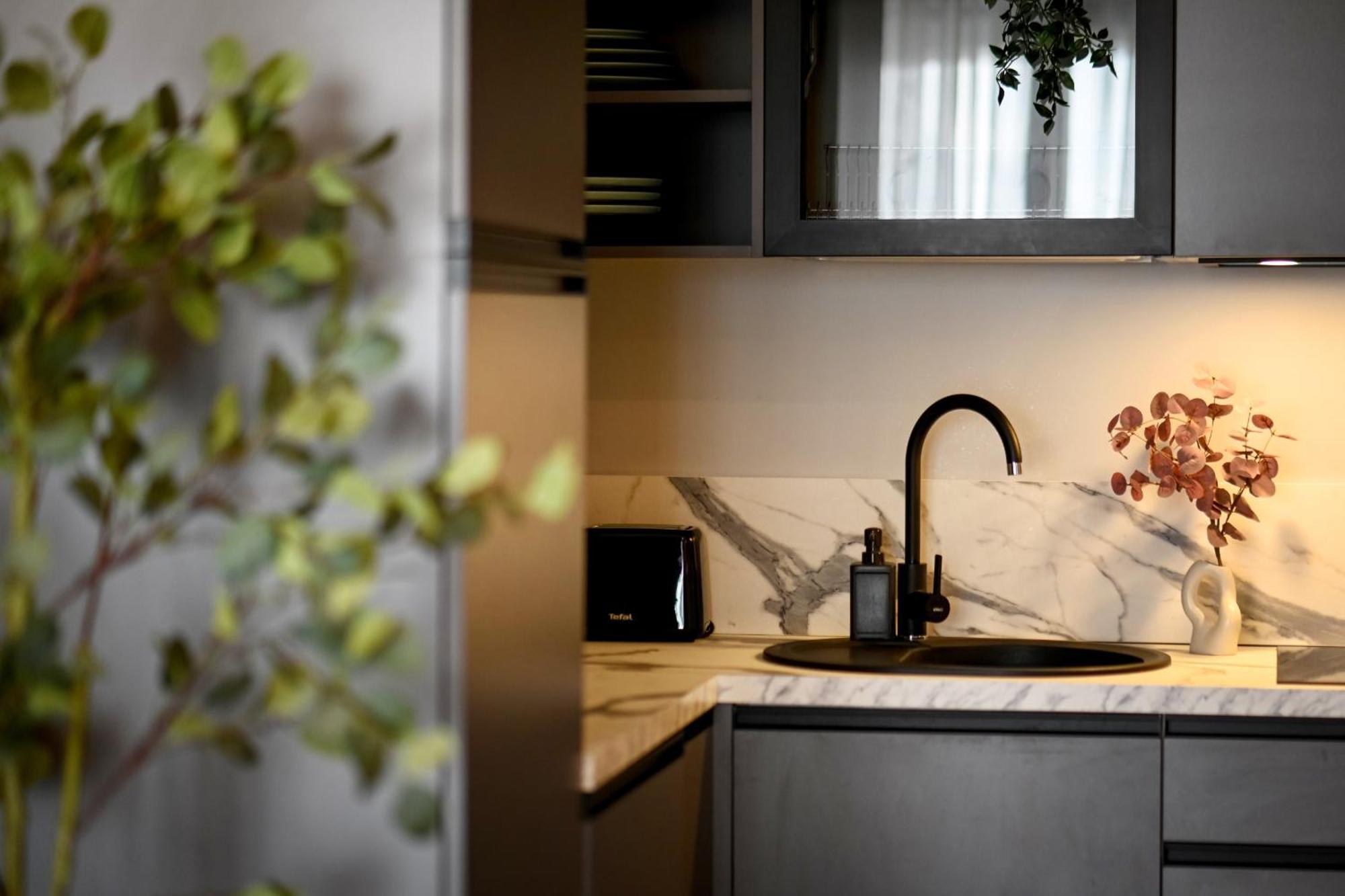 One Verdi Park Exclusive Apartments - Panoramic View & Private Parking Бухарест Номер фото