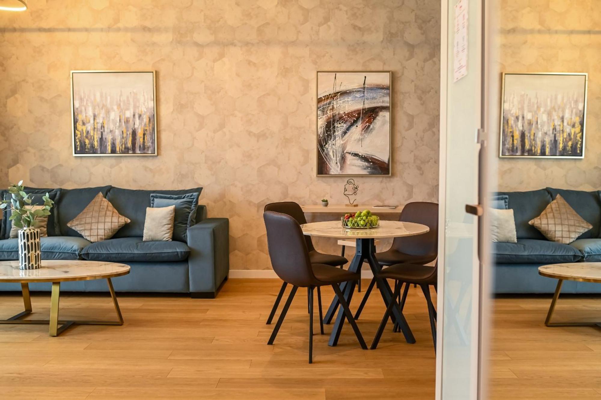 One Verdi Park Exclusive Apartments - Panoramic View & Private Parking Бухарест Номер фото