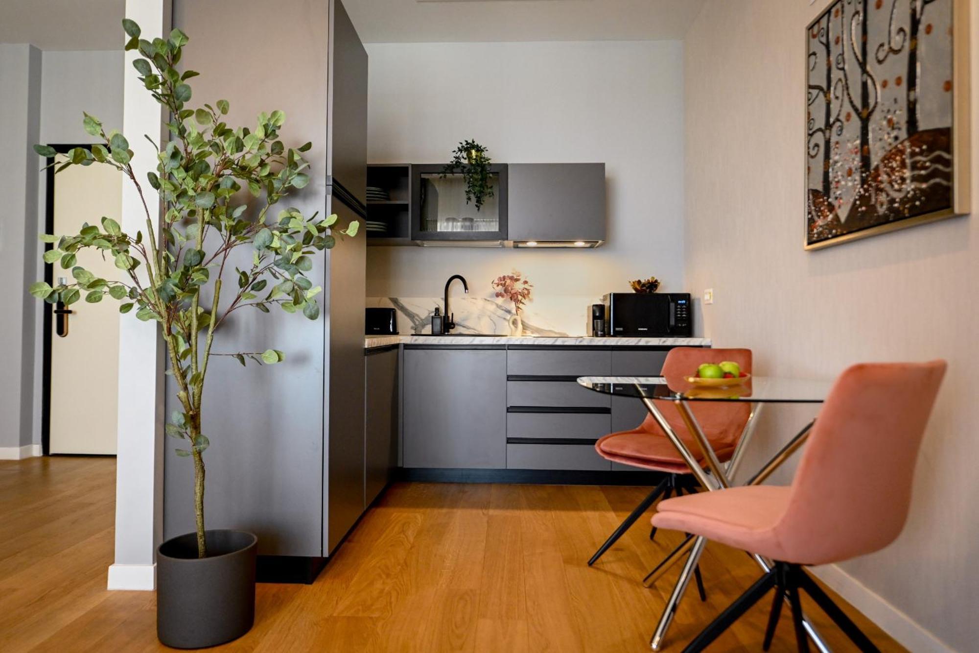 One Verdi Park Exclusive Apartments - Panoramic View & Private Parking Бухарест Номер фото