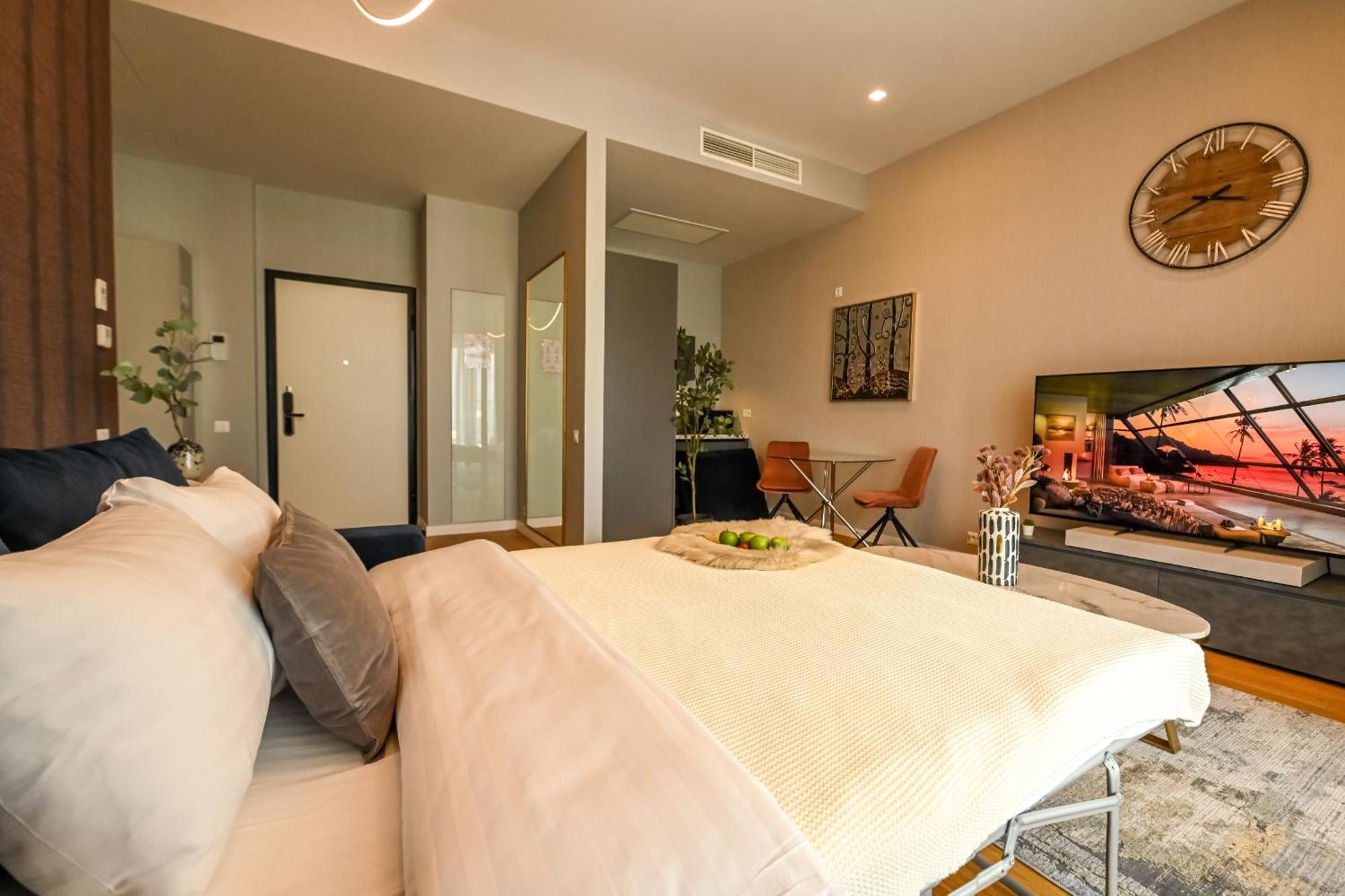 One Verdi Park Exclusive Apartments - Panoramic View & Private Parking Бухарест Номер фото