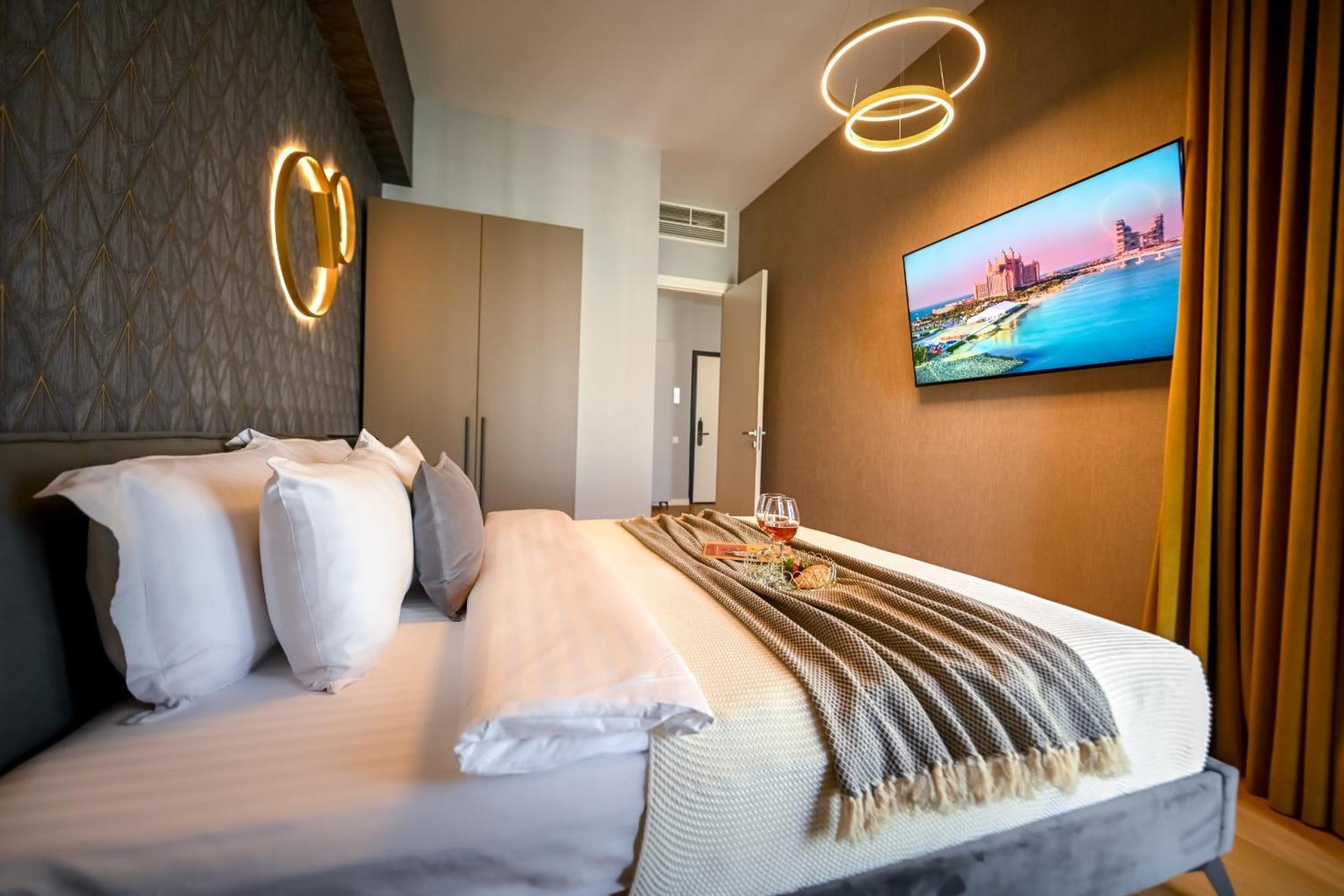One Verdi Park Exclusive Apartments - Panoramic View & Private Parking Бухарест Номер фото